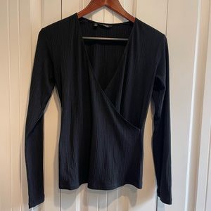 Peach brand “Clara style” women’s black V-neck wrap style top in size small cute